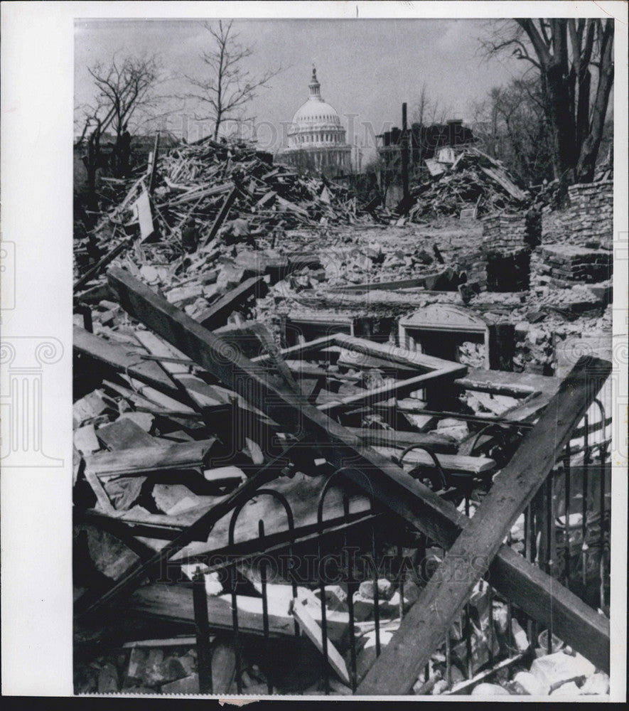 1962 Press Photo dome U.S. Capitol Building town house rubble Washington torn - Historic Images