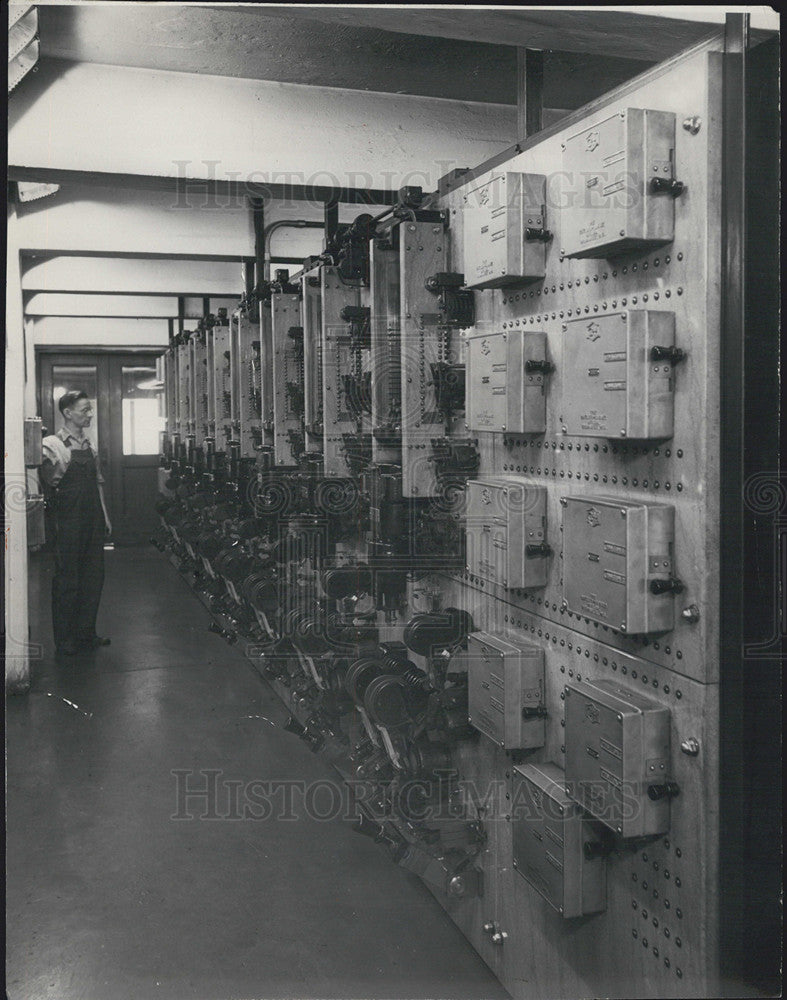 1931 Press Photo Control room which controls the printing presses - Historic Images