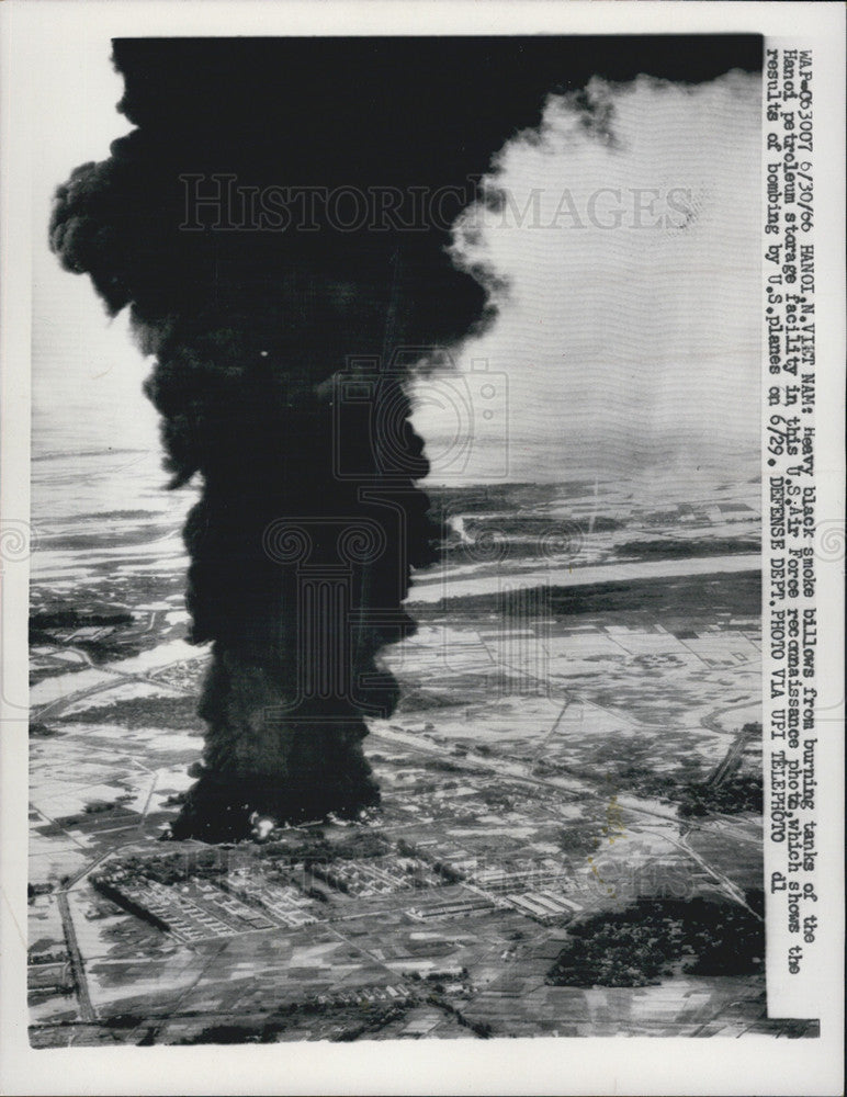 1966 Press Photo Burning Tanks, Hanoi Petroleum Storage Facility - Historic Images