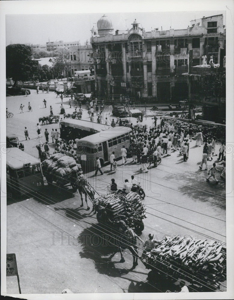 1956 Press Photo Karachi Pakistan Traffic - Historic Images