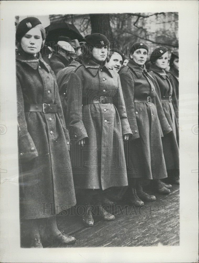 1936 Press Photo women Mammoth parade semi-military uniforms Polish National - Historic Images