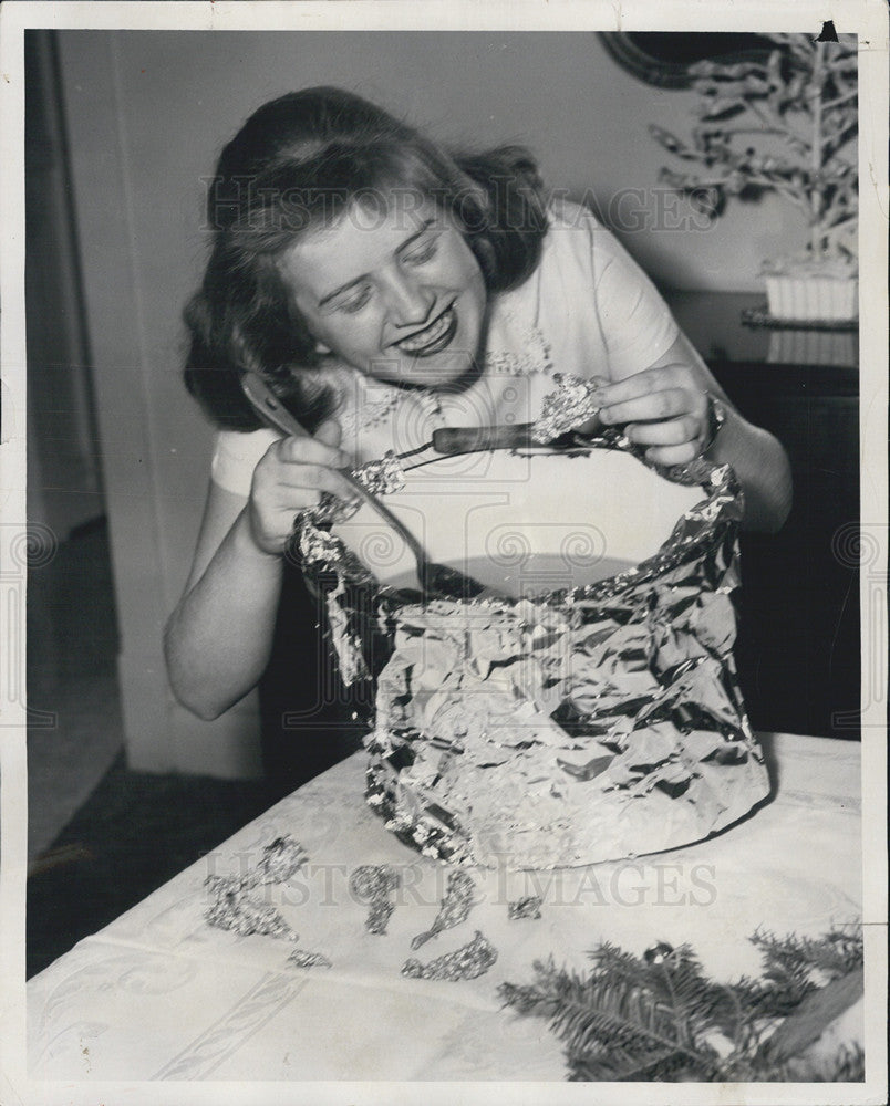 1957 Press Photo Cheryl Kolinen, Finnish New Year's Eve Custom - Historic Images