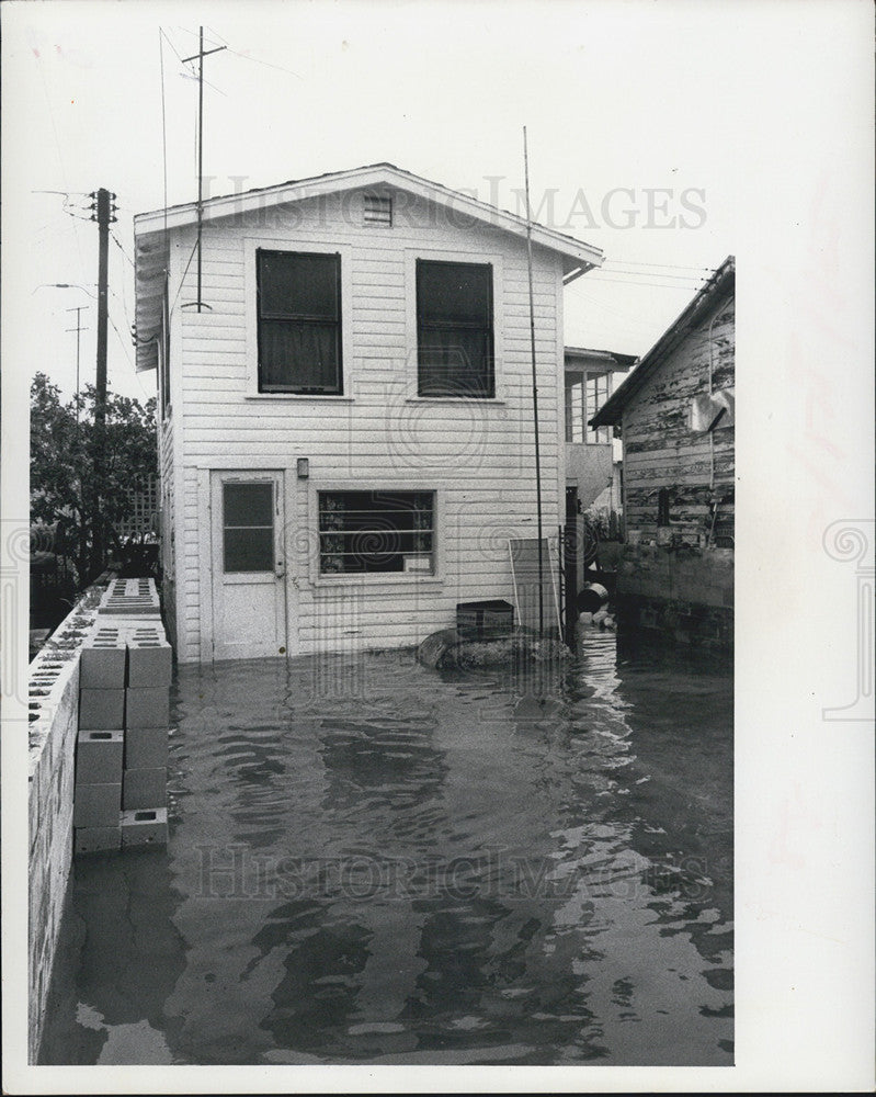 1973 Press Photo Flooding, Sunset Beach, Florida - Historic Images