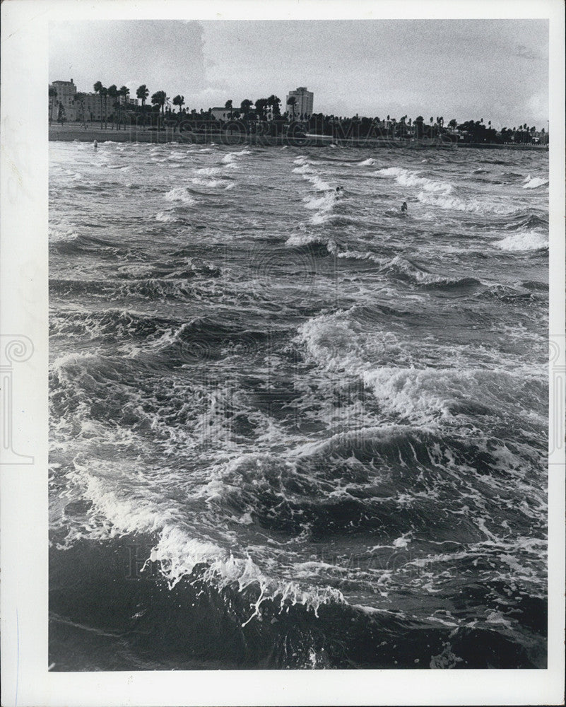 1977 Press Photo Saint Petersburg, Spa Beach, Stormy Weather - Historic Images