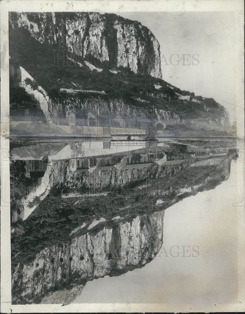 1939 Press Photo Closeup Rock British Cannon Portholes Many Sieges Spanish Fleet - Historic Images