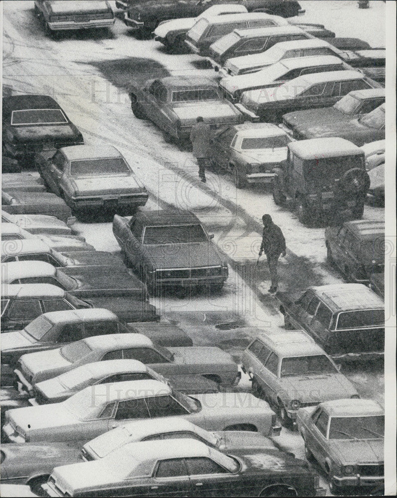 Press Photo Snow blankets cars - Historic Images