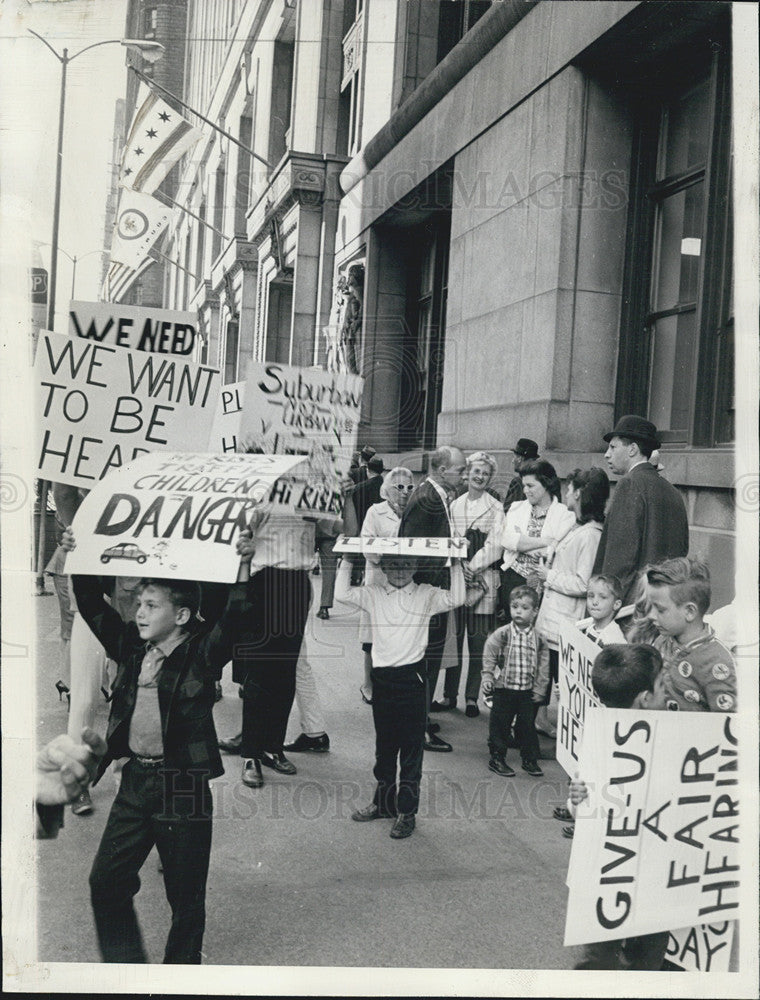 1965 Press Photo Pickets County Building Clark Street hi Risers Des Plaines - Historic Images