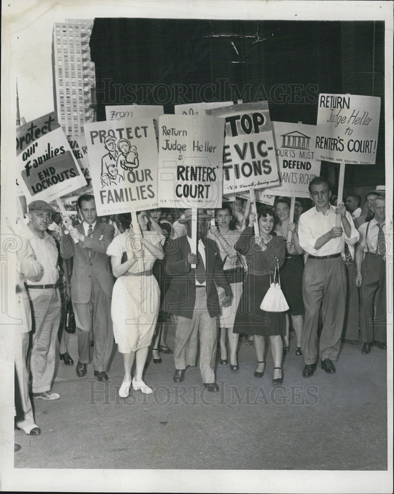 1947 Press Photo Pickets at lasalle st entrance City Hall - Historic Images