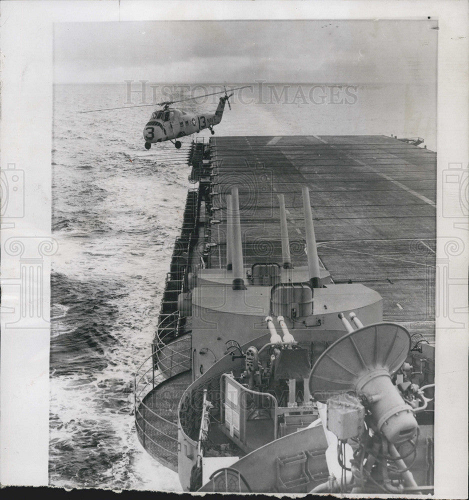 1957 Press Photo Helicopter Rises From Deck Of Carrier Philippine Sea In Pacific - Historic Images