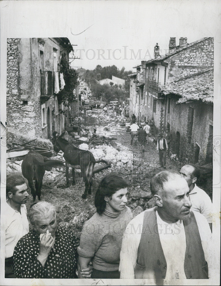 1955 Press Photo Villagers Begin Repair On Their Main Street After Flash Flood - Historic Images