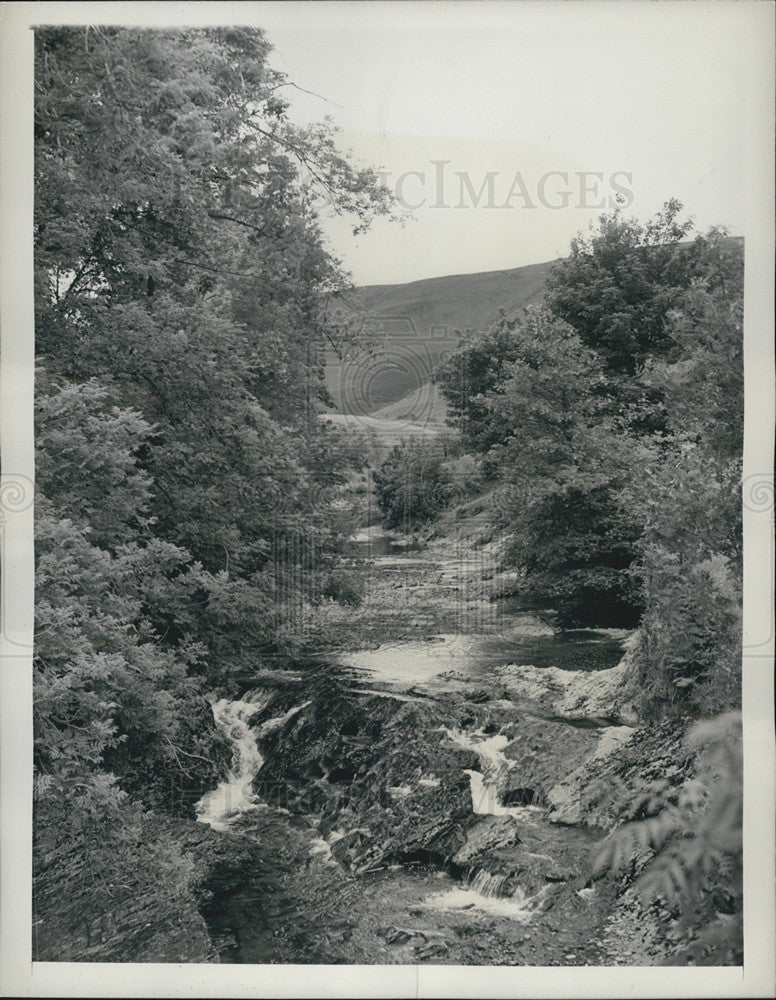 1943 Press Photo Wales - Historic Images