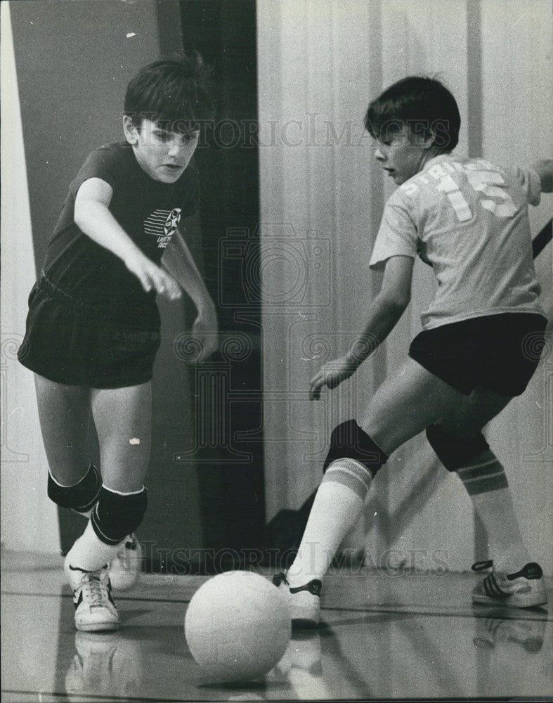 1982 Press Photo Greater Libertyville Soccer League Chicago Boys Ball - Historic Images