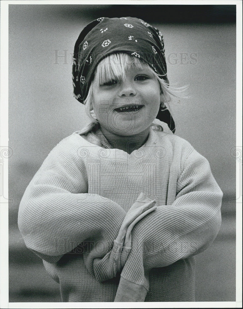 1983 Press Photo Girl Erin Brewer St. Petersburg The Pier Long Johns Cold - Historic Images