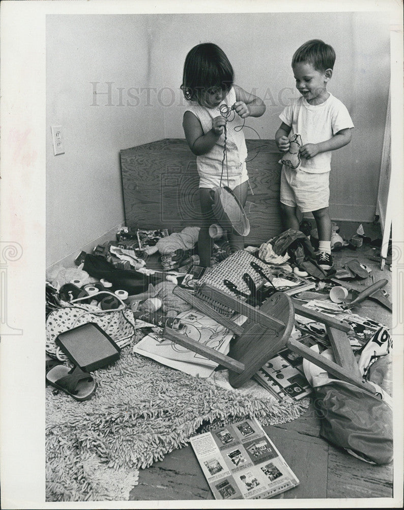 1966 Press Photo Darlene David Barr Hurricane Alma Wreckage Toy Room - Historic Images