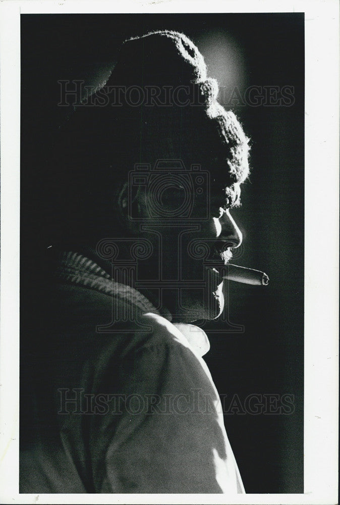 1987 Press Photo Willie Mitcharoy Cold Weather Williams Park - Historic Images