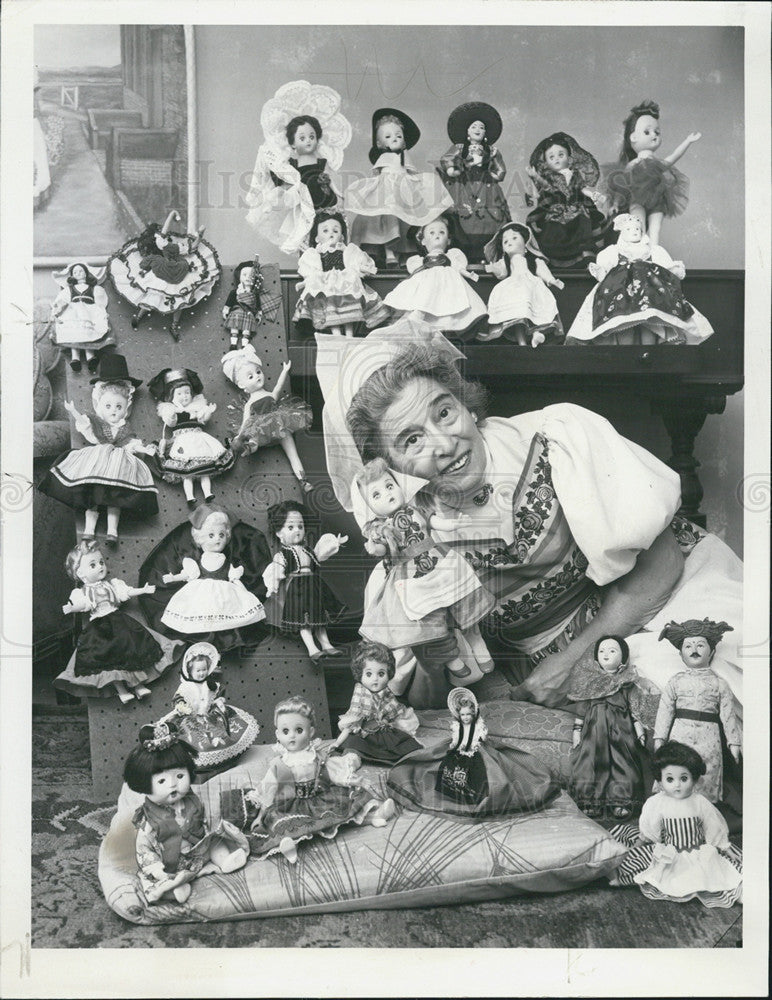 1960 Press Photo Gertrude Oliensis doll collection. - Historic Images