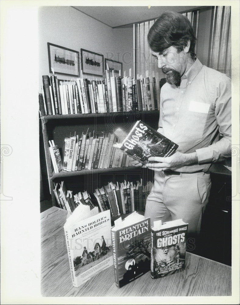 1985 Press Photo Collection Writings Hugo Sonnenschein Lake Forest College - Historic Images