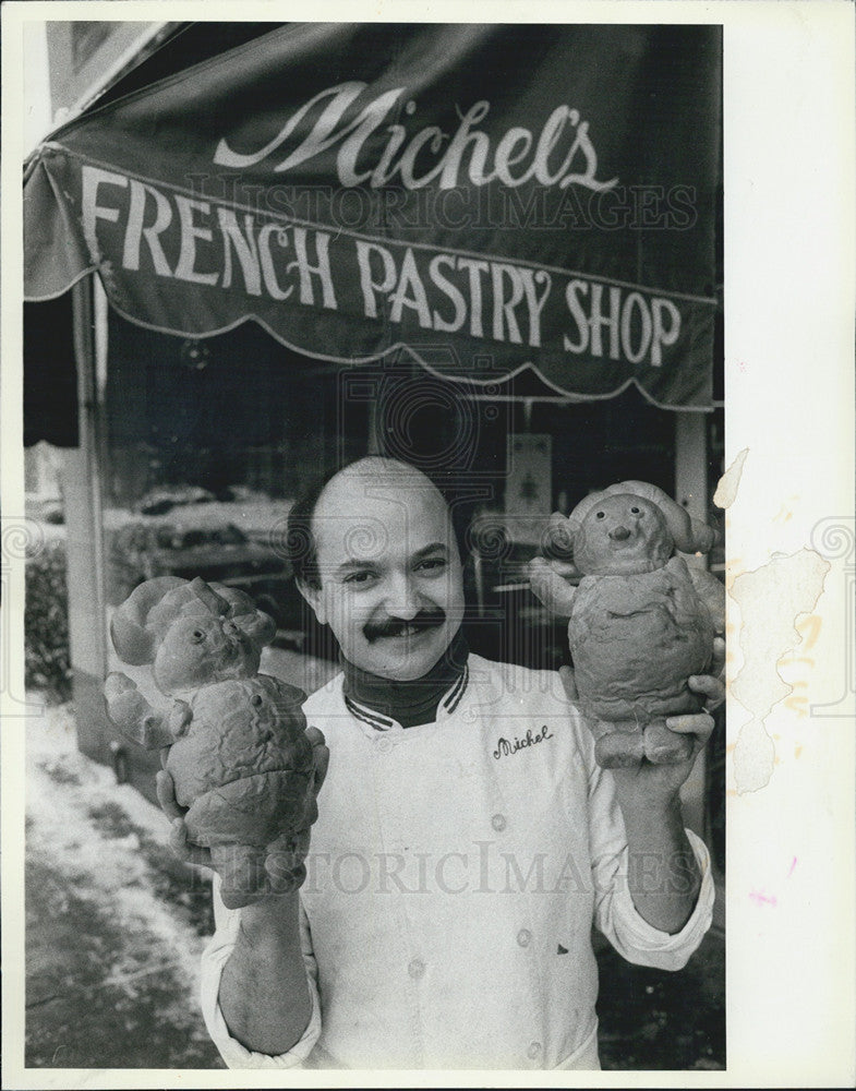 1983 Press Photo Cabbage Patch Doll bread to eat with your doll - Historic Images