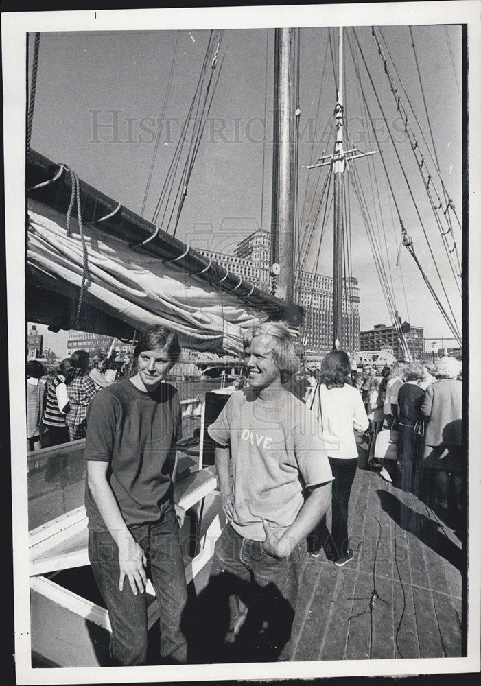 1971 Press Photo John Cheryl Thompson Boulder Colorado schooner crew members - Historic Images