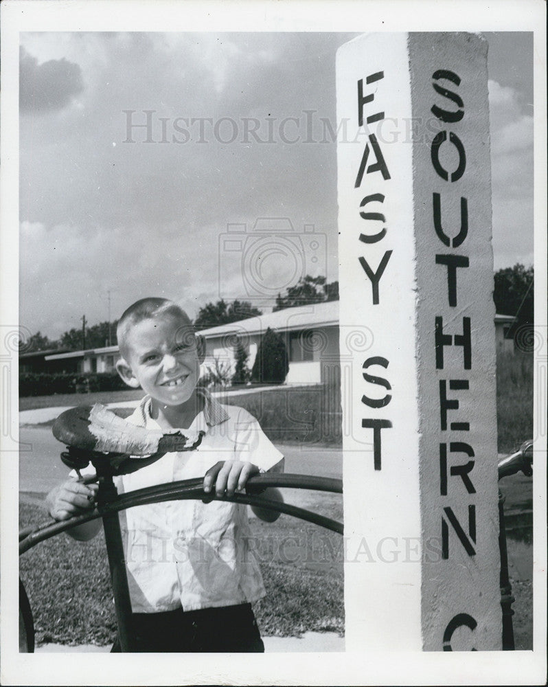 1966 Press Photo youngster bicycle Mark Arrant third grader Oakhurst Elementary - Historic Images