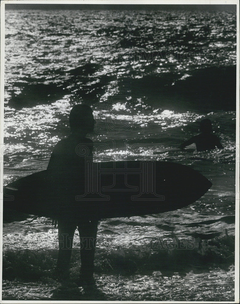 1970 Press Photo Surfers At St. Petersburg Beach, Florida - Historic Images