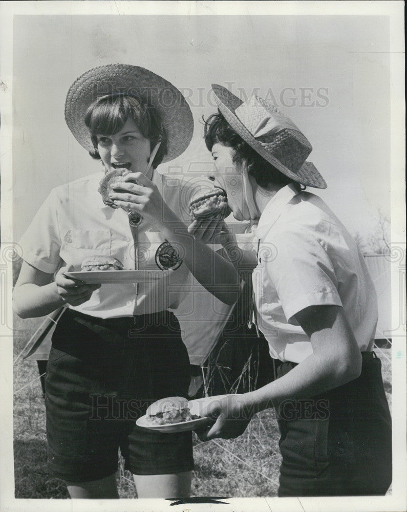 1962 Press Photo Senior Girl Scout Roundup Vermont Button Bay State Park - Historic Images