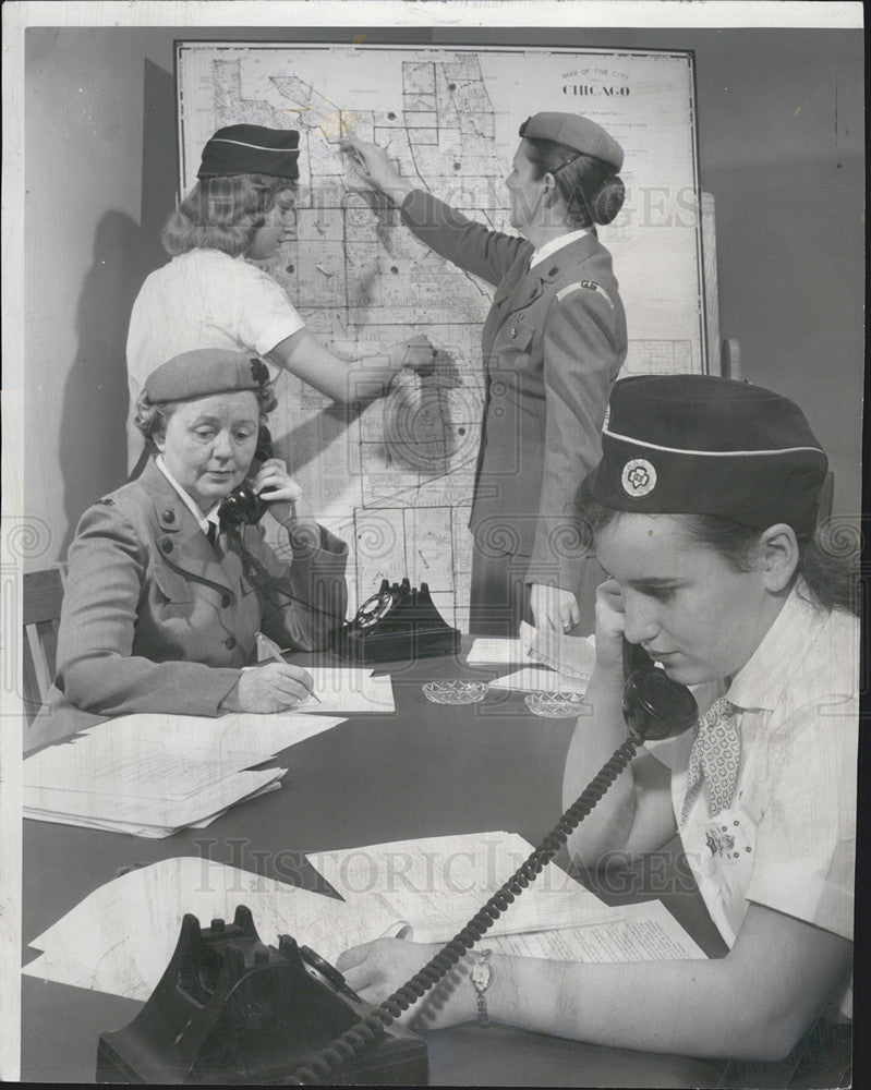 1957 Press Photo Chicago Girl Scouts Volunteers Recruiting Thelma Patterson - Historic Images