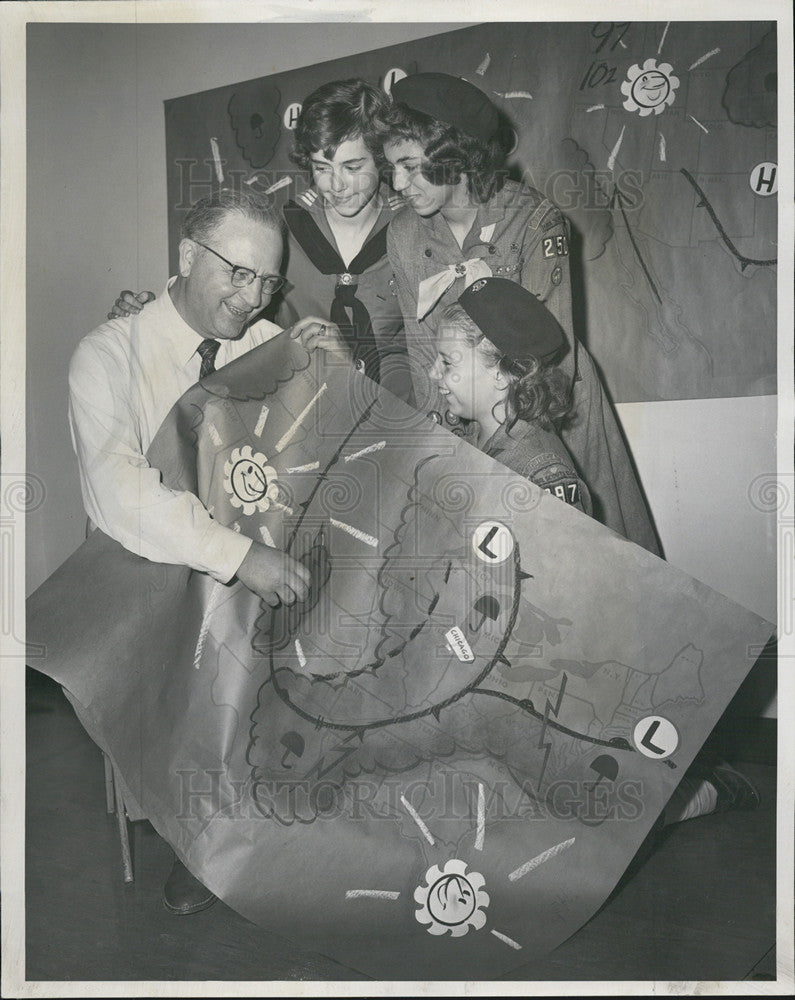 1961 Press Photo Chicago Girl Scouts Study Weather Schiller Woods Day Camp - Historic Images