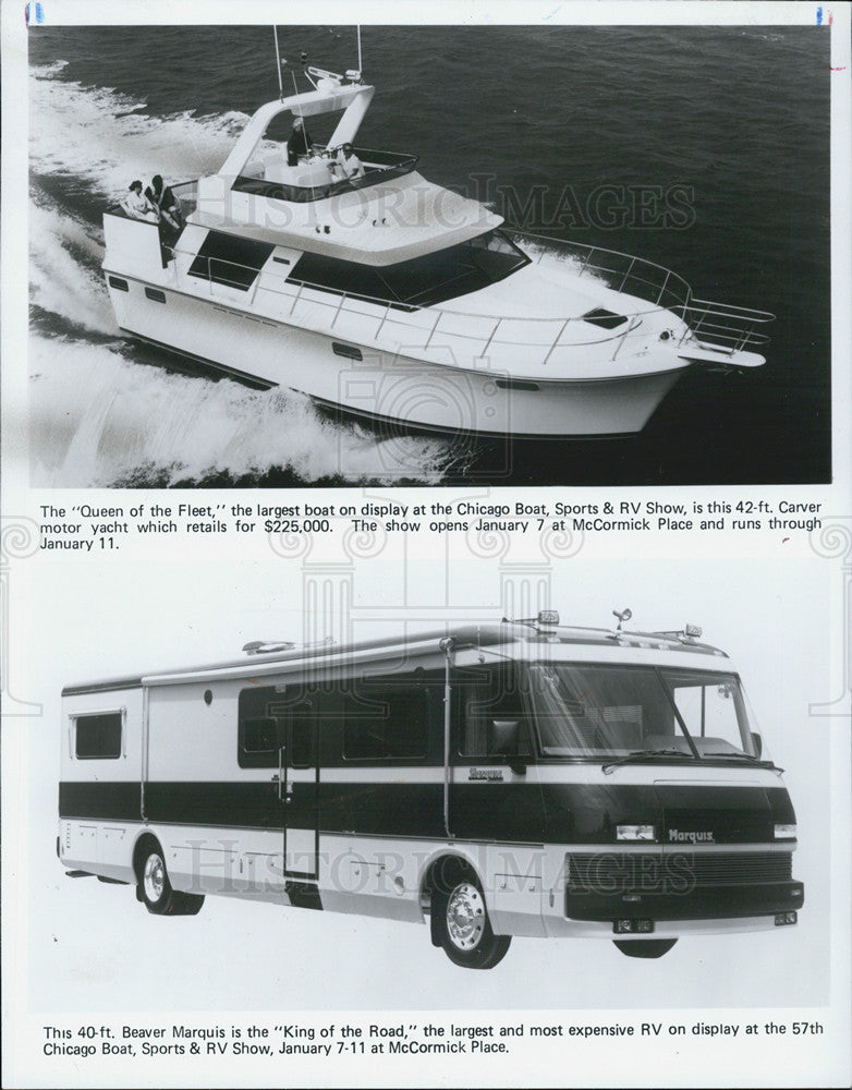 1987 Press Photo of a Carver yacht and a Beaver Marquis RV at Chicago Expo - Historic Images