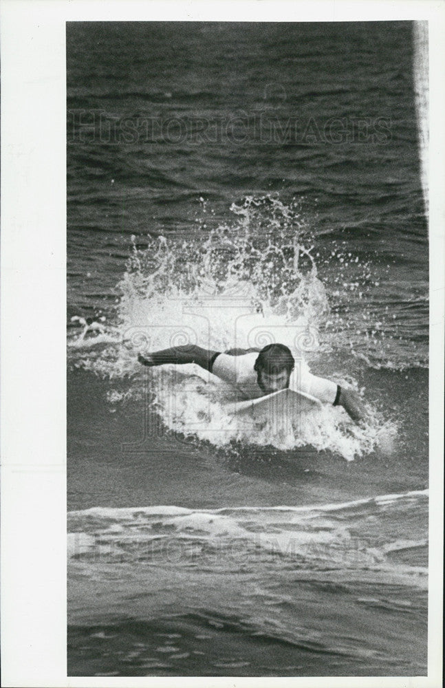 1980 Press Photo Indian Rocks Beach/Surfing/Rick Burdick - Historic Images