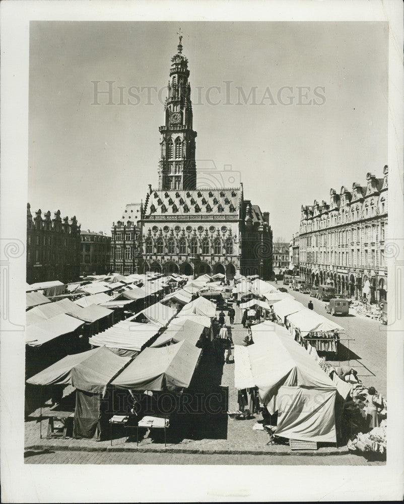 Press Photo tents marketplace Arras north France pottery lace-work ceramics - Historic Images