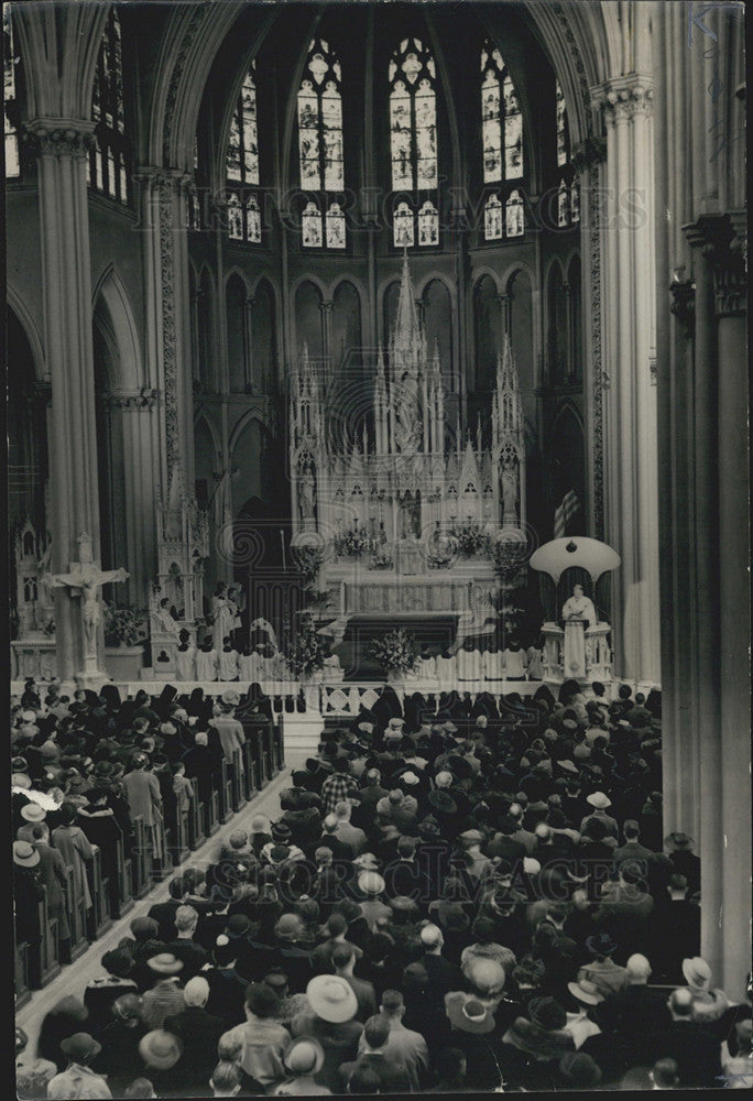 1937 Press Photo Cathedral Crowded Church Service In Progress Aerial View - Historic Images