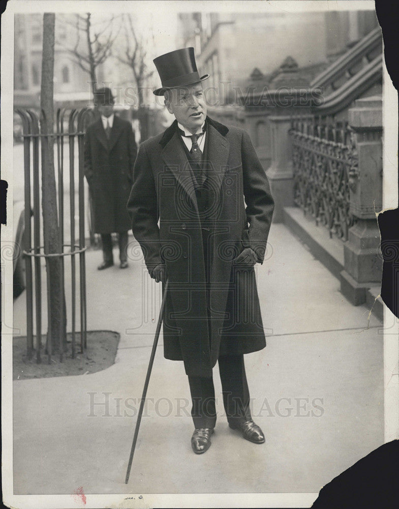 1928 Press Photo John D. Rockfeller, Jr. Starts On A Stroll Along Fifth Avenue - Historic Images