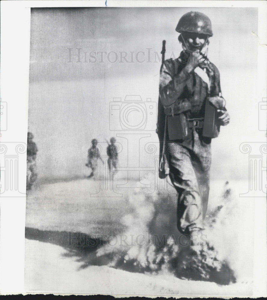 1965 Press Photo Indian Army Radio Operator Along the Barren Rann of Kutch - Historic Images