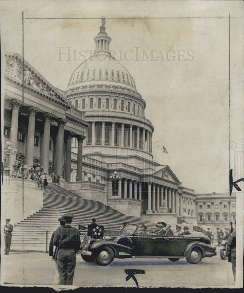 1951 Press Photo Gen. Douglas MacArthur at the capitol with Rep. Joseph Martin - Historic Images