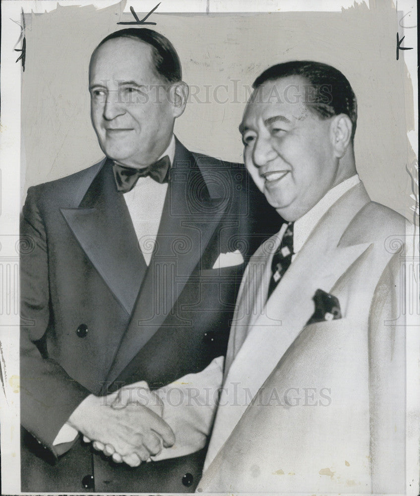 1951 Press Photo Old friends Gen MacArthur and Philippine. Pres. Elpidio Quirino - Historic Images