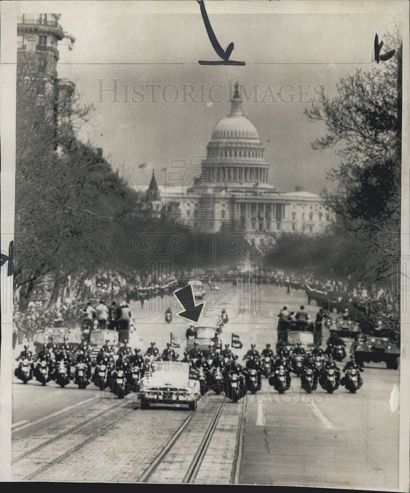 1951 Press Photo Pennsylvania motorcade for Gen. MacArthur - Historic Images