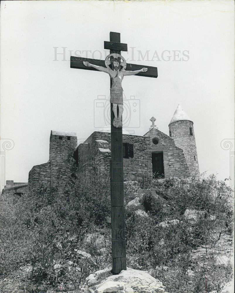 1970 Press Photo Iron Crucifix by Father Jerome Hawes more than 35 years ago - Historic Images