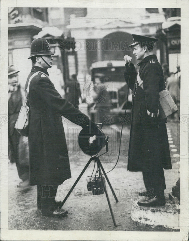 1942 Press Photo London Bobbies Direct Pedestrian Traffic - Historic Images