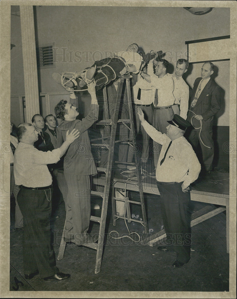 1951 Press Photo Gerald Slattery, and Robert L. Novak in Civil Defense class - Historic Images