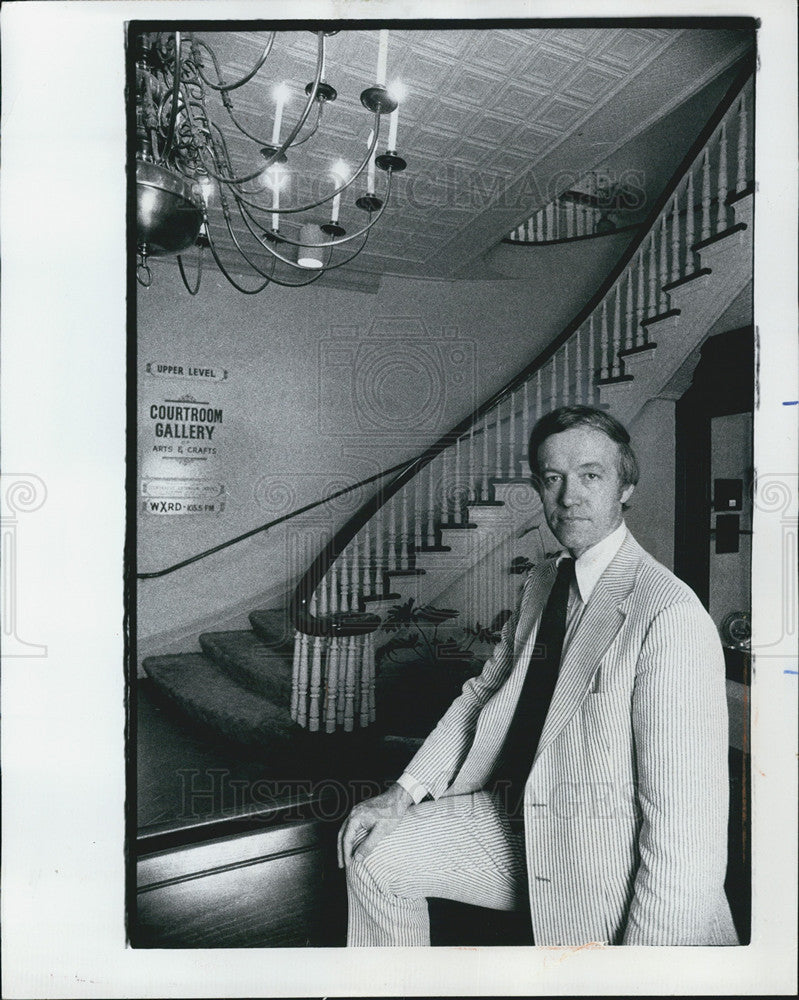 1975 Press Photo Old McHenry ,Ill courthouse and Cliford Genschow - Historic Images