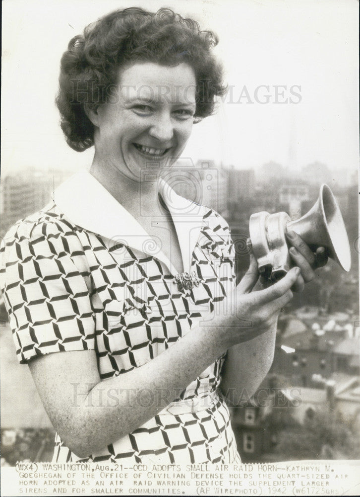 1942 Press Photo Kathryn N. Geoghegan of the Office of Civilian Defense - Historic Images