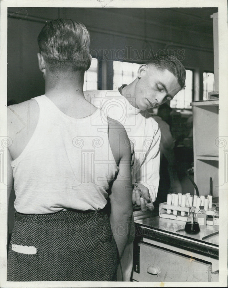 1940 Press Photo Staff Sgt. Wm Sell, Bert VanDyk having injections for typhoid - Historic Images