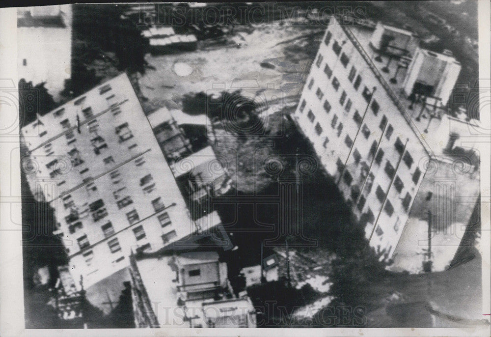 1964 Press Photo Scene From Apartments Damaged By Earthquake In Niigata, Japan - Historic Images