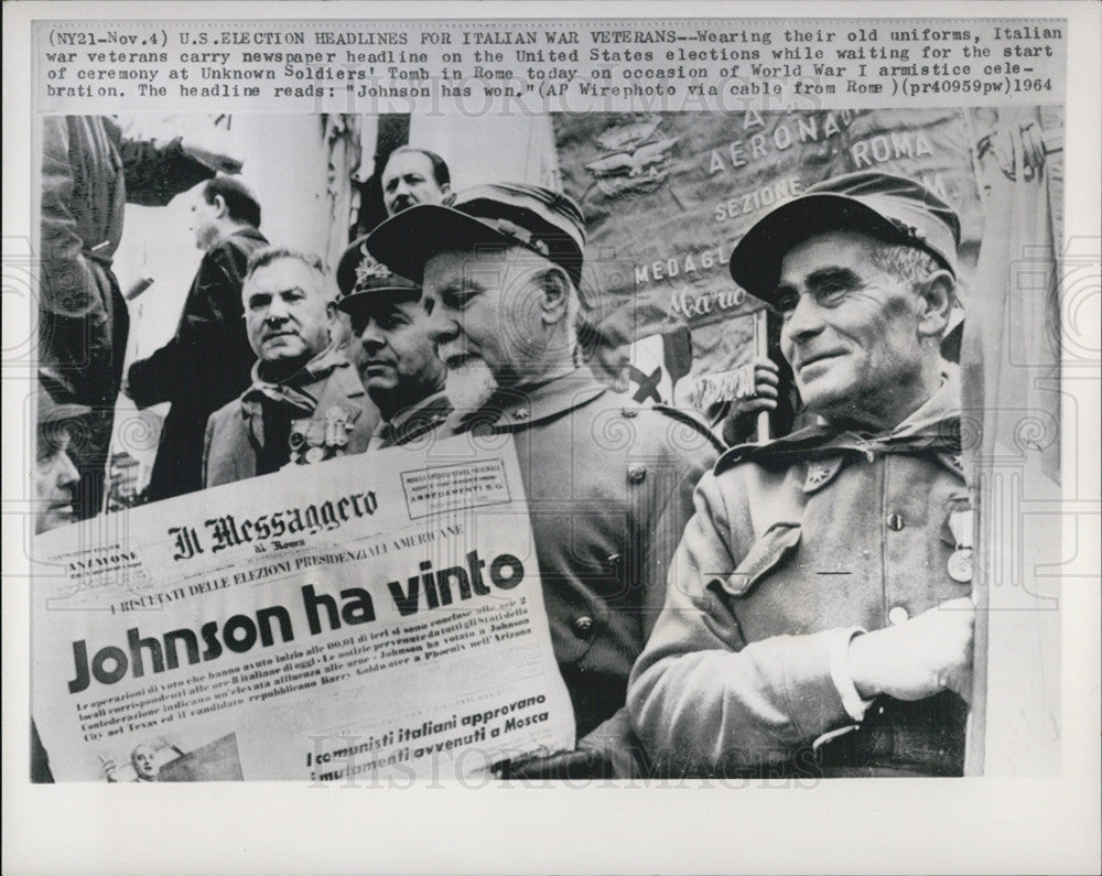 1964 Press Photo Italian War Veterans Looking at Paper Keep up with US Election - Historic Images