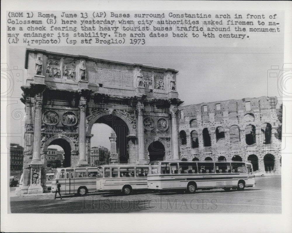 1973 Press Photo Constantine Arch in Front of Colosseum Rome, Italy - Historic Images