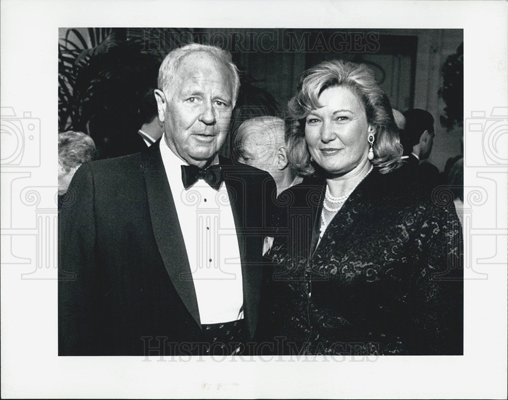 1991 Press Photo Bob &amp; Linda Cooney at the Angel Ball for Mundelein College. - Historic Images