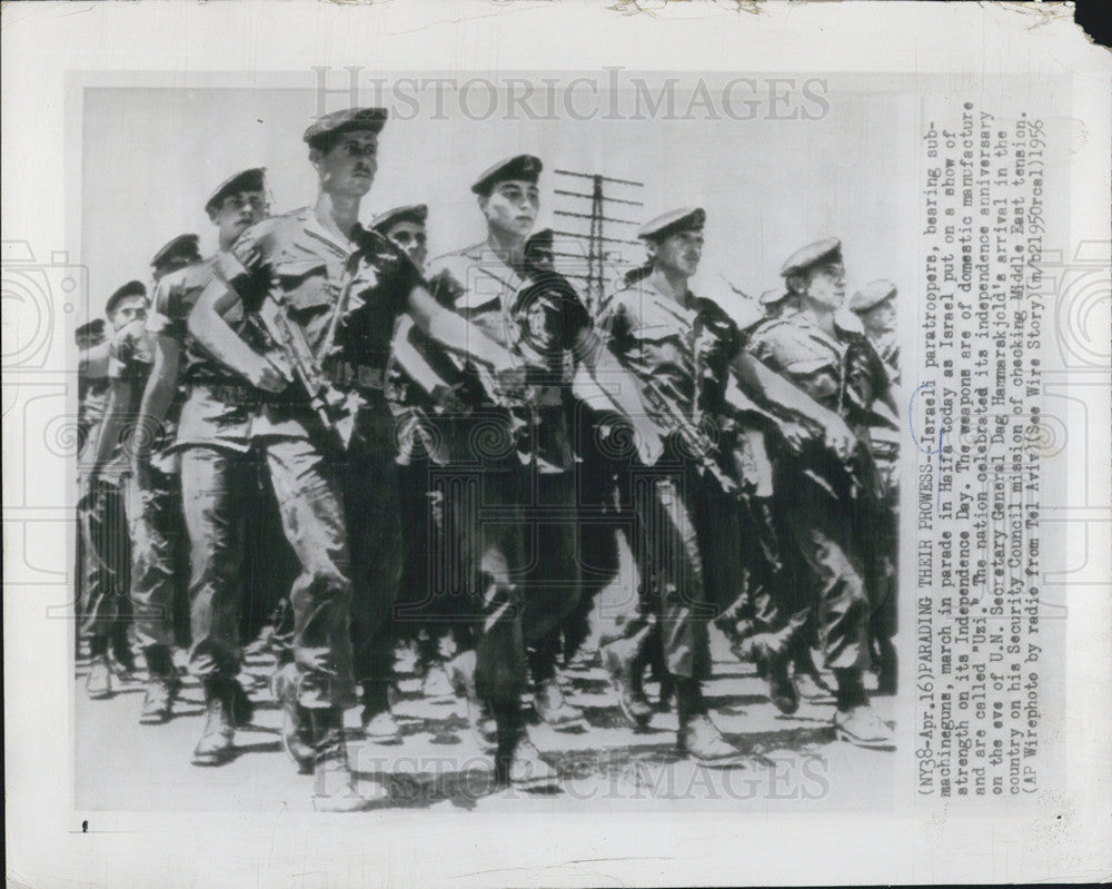1956 Press Photo Israeli Paratroopers March on Israeli Independence Day - Historic Images