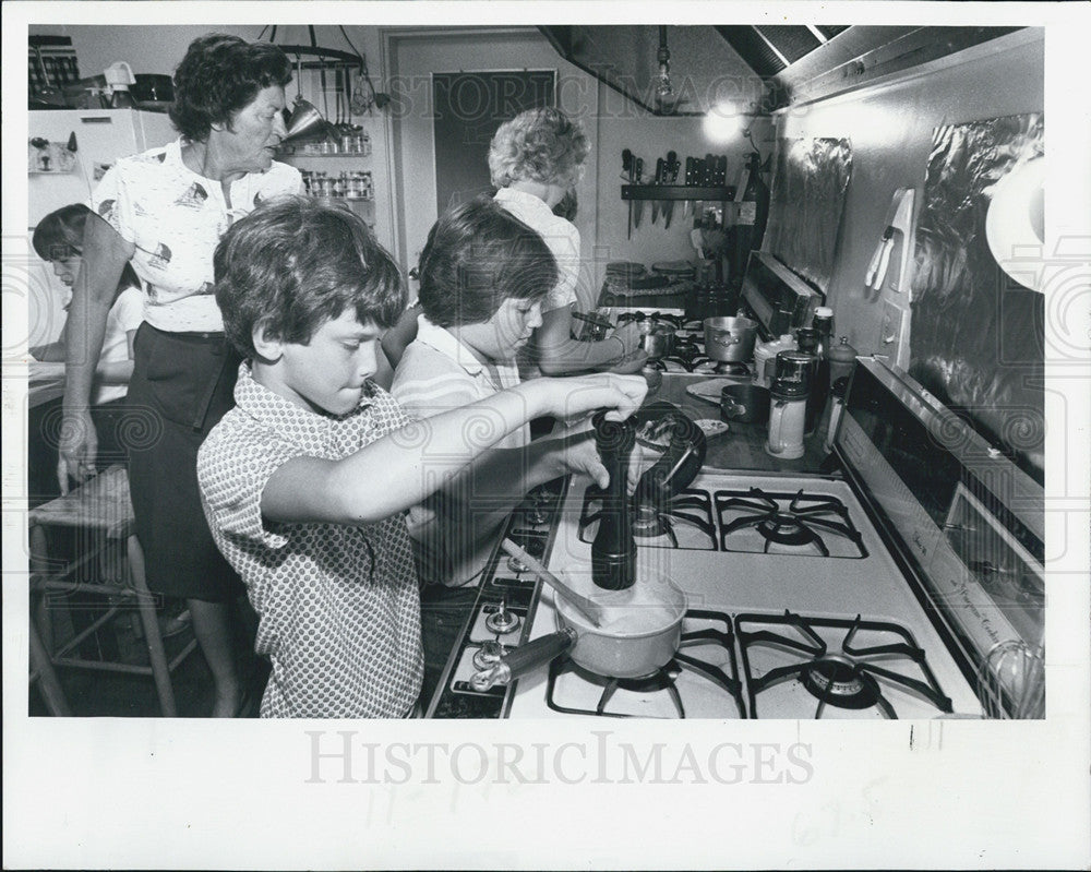 1979 Press Photo Children Take Cooking Class - Historic Images