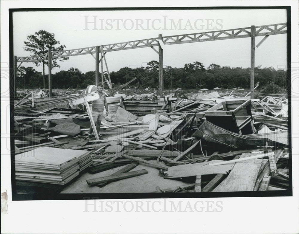 1991 Press Photo Brian Phelan Sorts Through Rubble Of His Business After Tormado - Historic Images